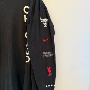 🖤 Nike NBA Chicago Bulls "Madhouse on Madison" Long Sleeve Tee – XL 🐂